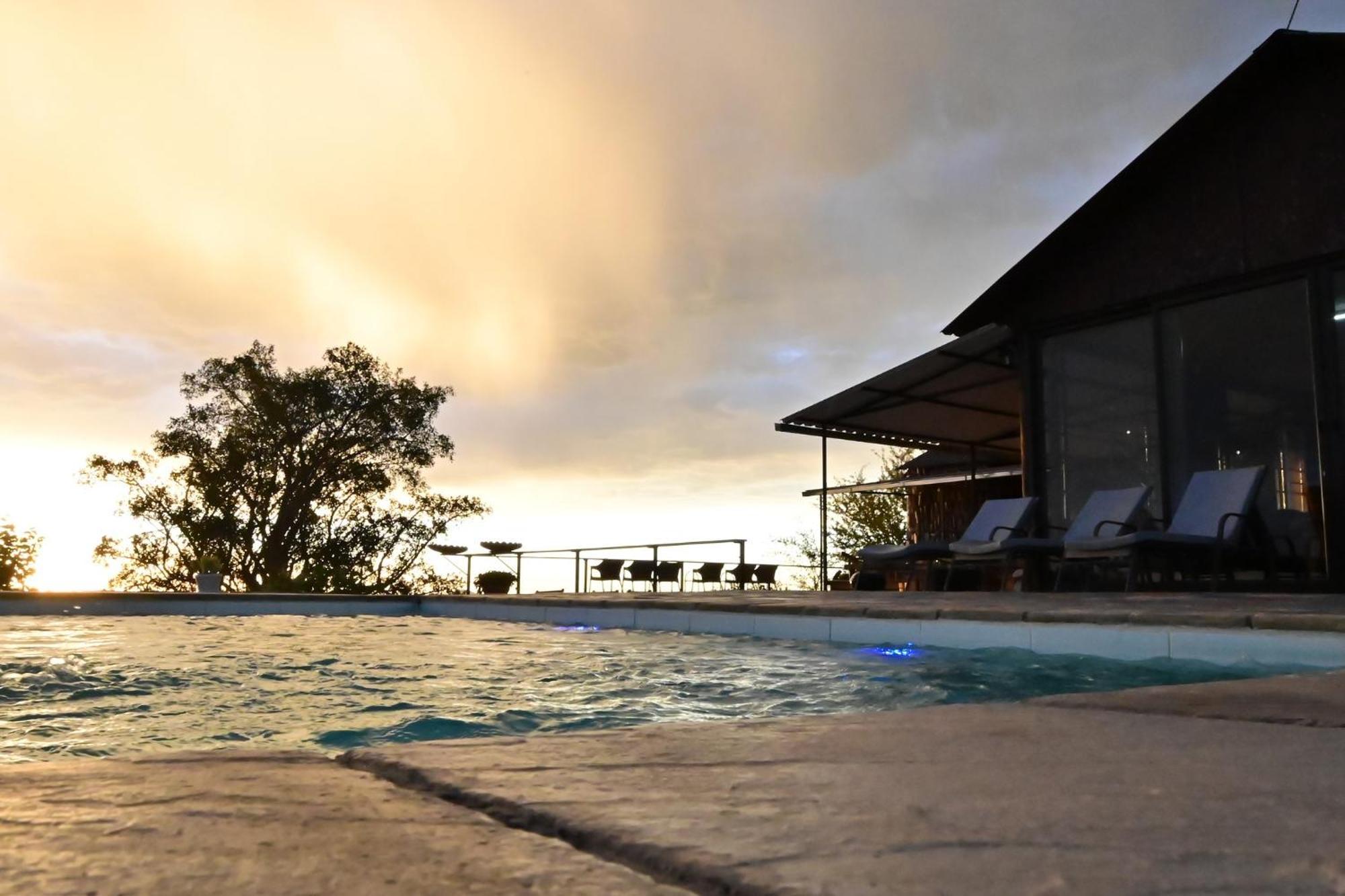 אוצ'יווארונגו Aloegrove Safari Lodge מראה חיצוני תמונה