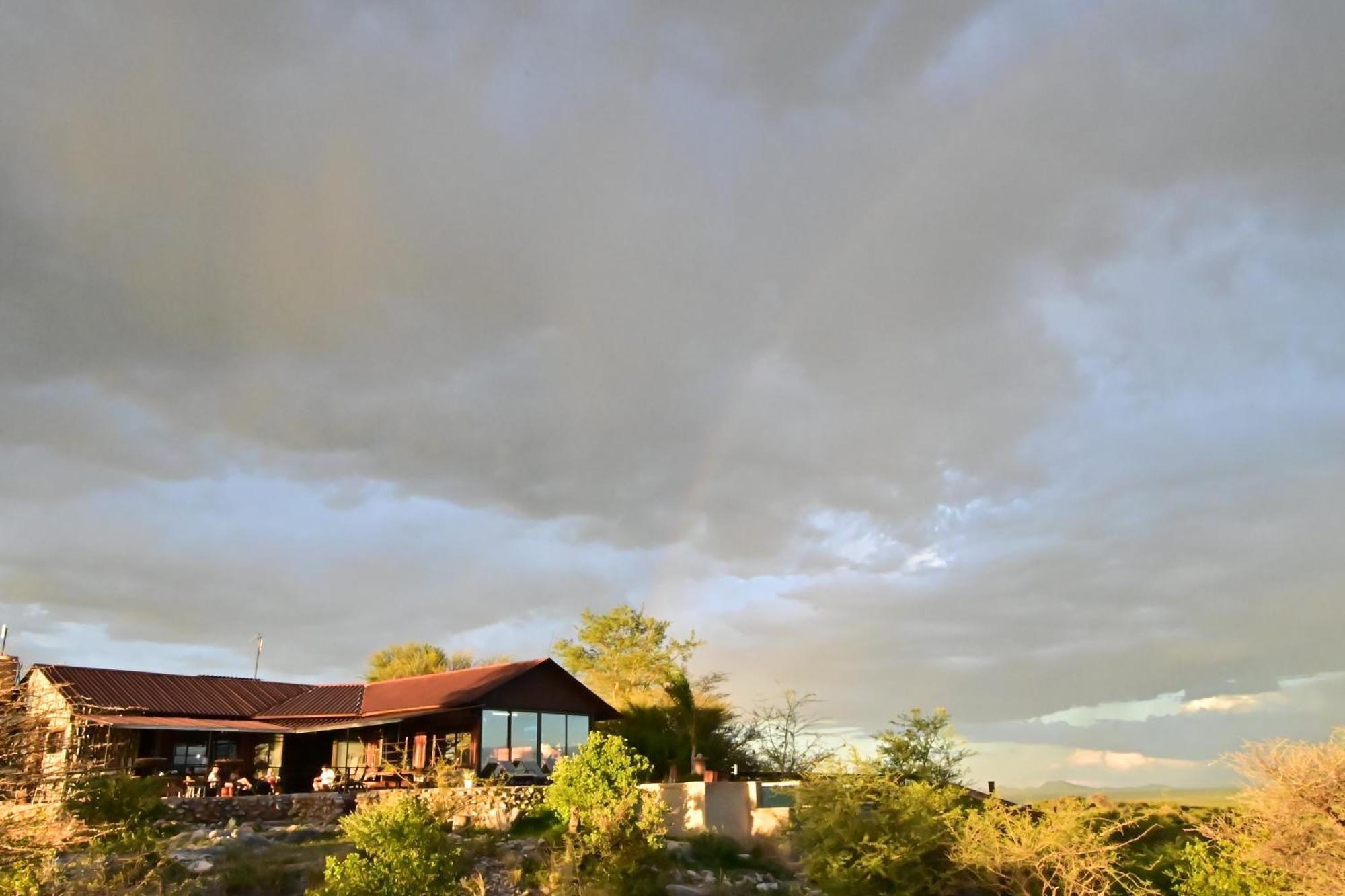 אוצ'יווארונגו Aloegrove Safari Lodge מראה חיצוני תמונה